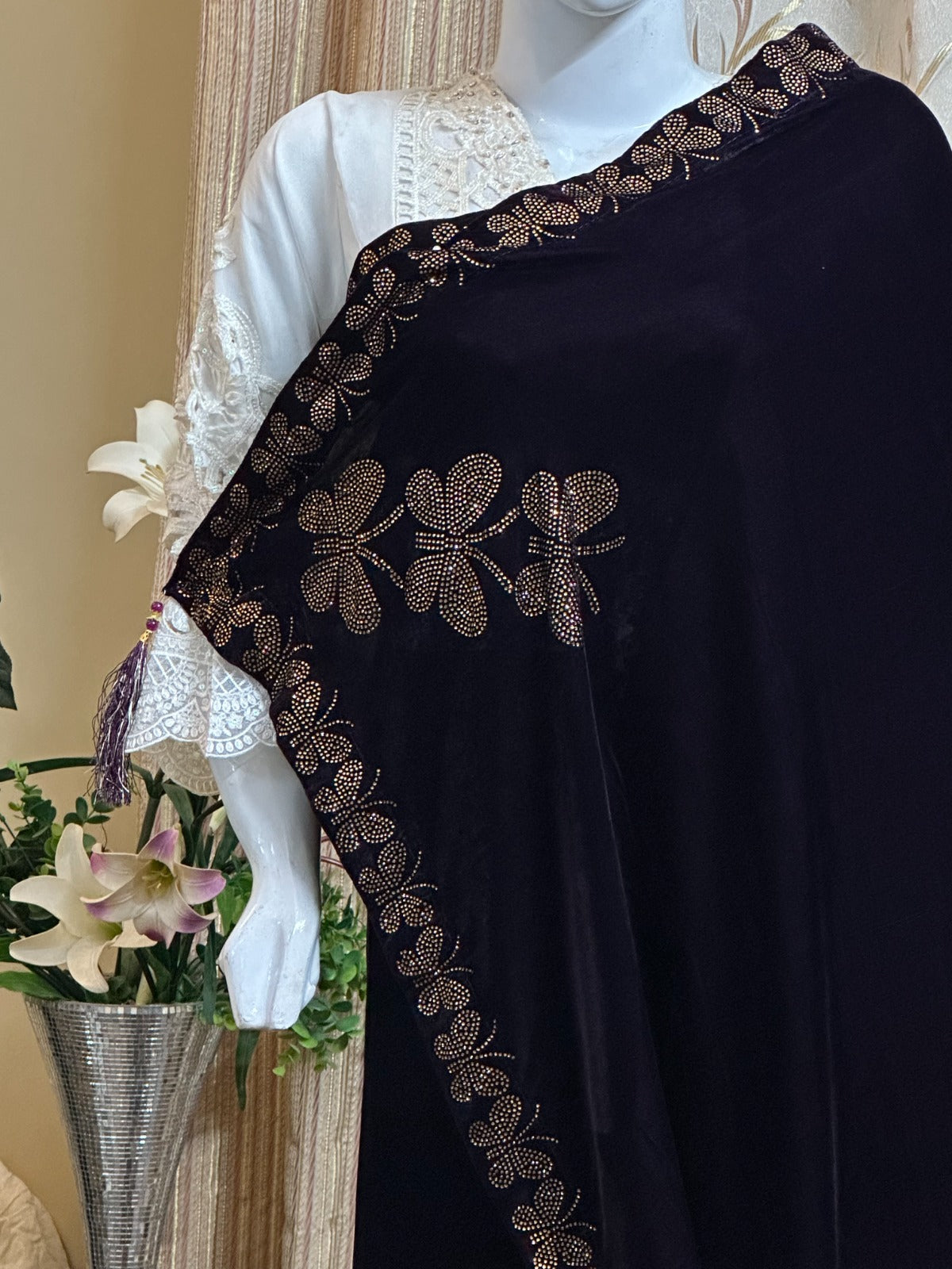 BUTTERFLY EMBEDDED NAG VELVET SHAWL