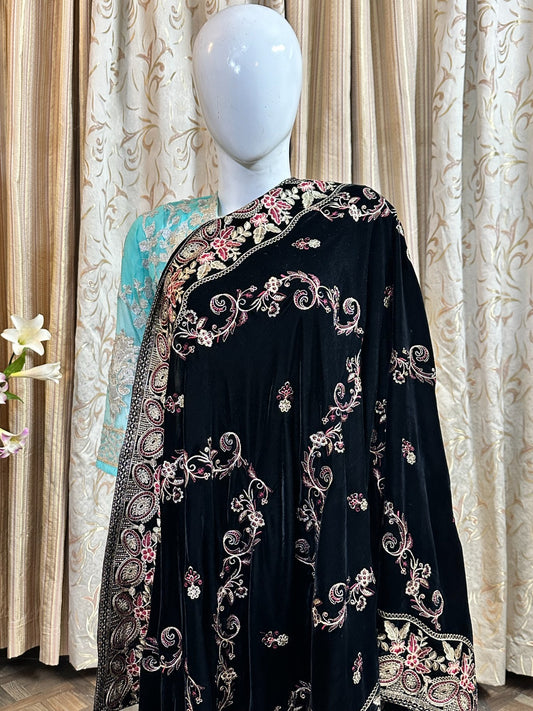 BAIL FLOWER EMBRODERY VELVET SHAWL