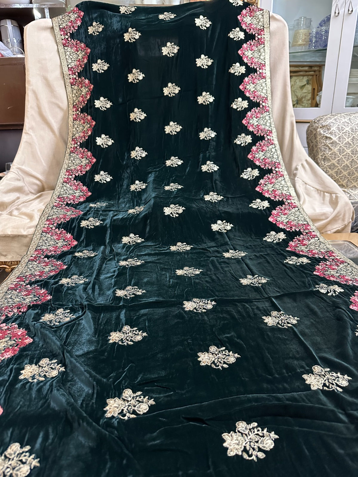 ELEGANT RED PINK FLOWER EMBROIDERY VELVET SHAWL