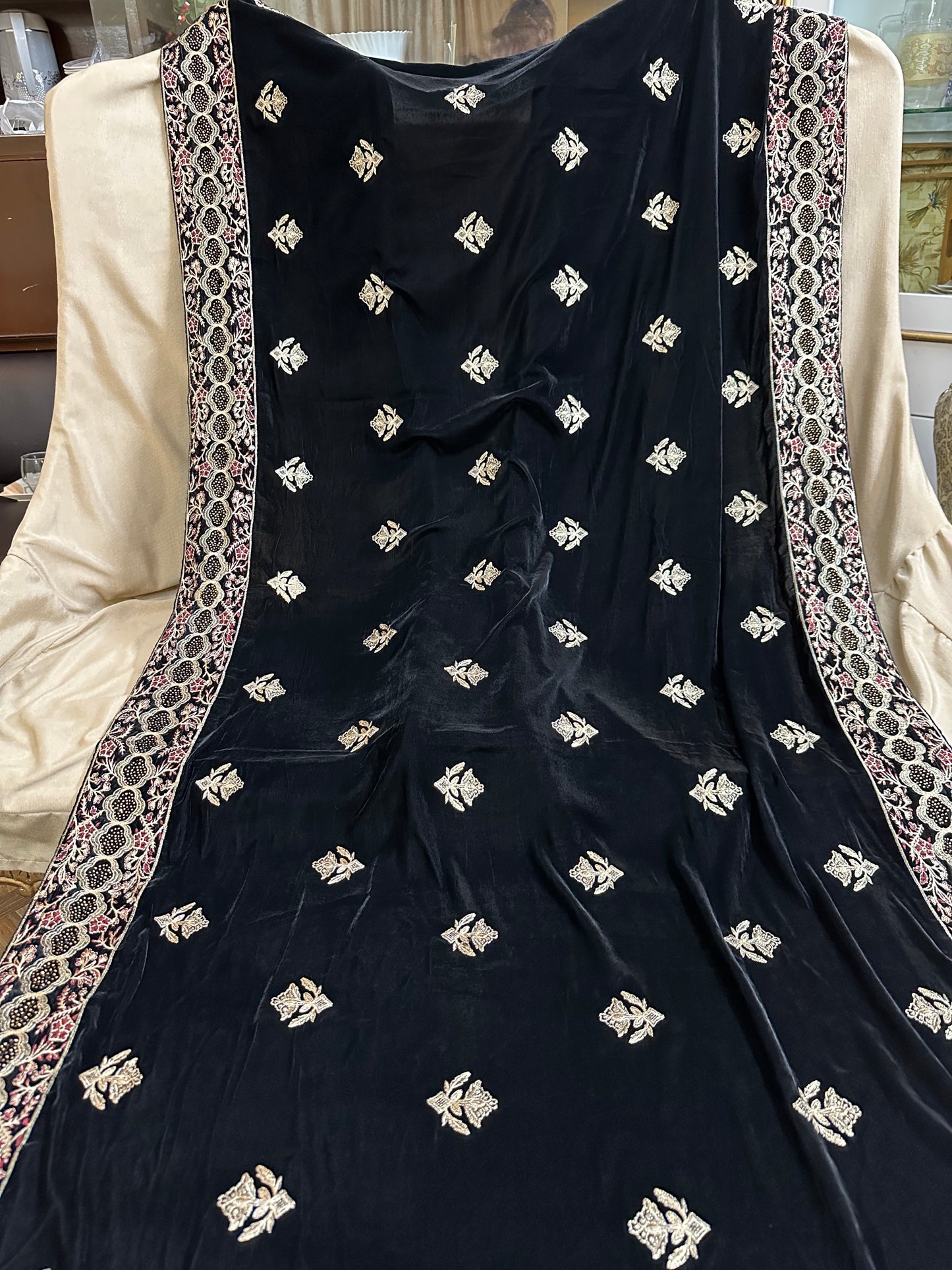 HEXA EMBROIDERY WITH NAG EMBEDDED TRADITIONAL CULTURE DESIGN